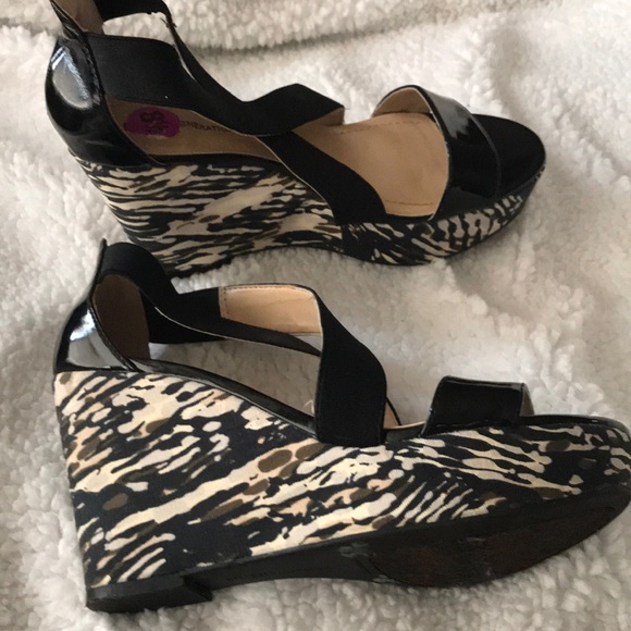 BCBG Generation Wedge - Picture 2 of 5